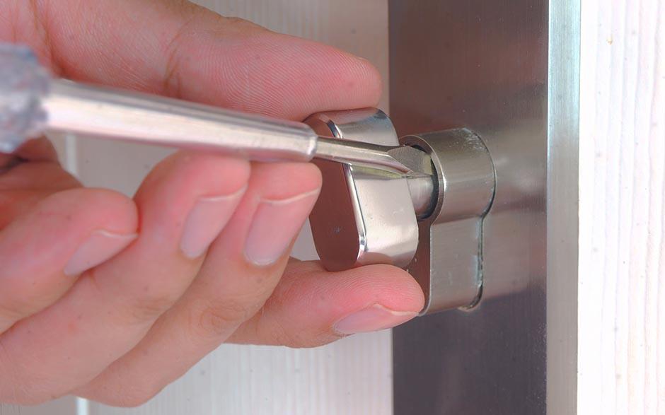ouvrir une porte fermée à clé Persan